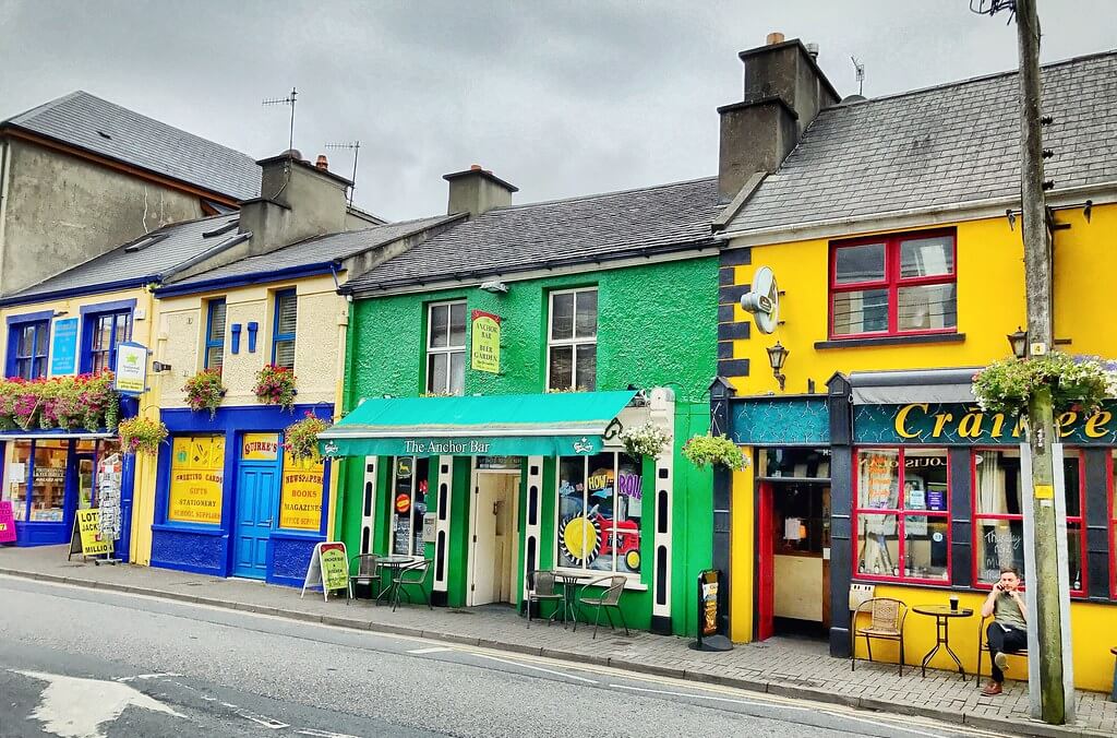 Image of a newsagent and 2 pubs in Cahersiveen